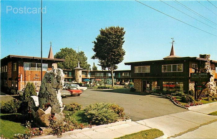 Charlevoix Michigan The Lodge Of Charlevoix (newer photo)